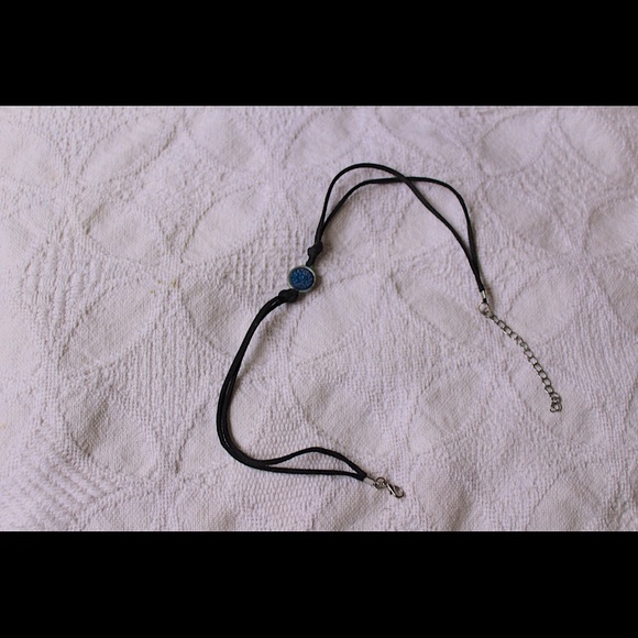 Jewelry - Blue crystal choker necklace